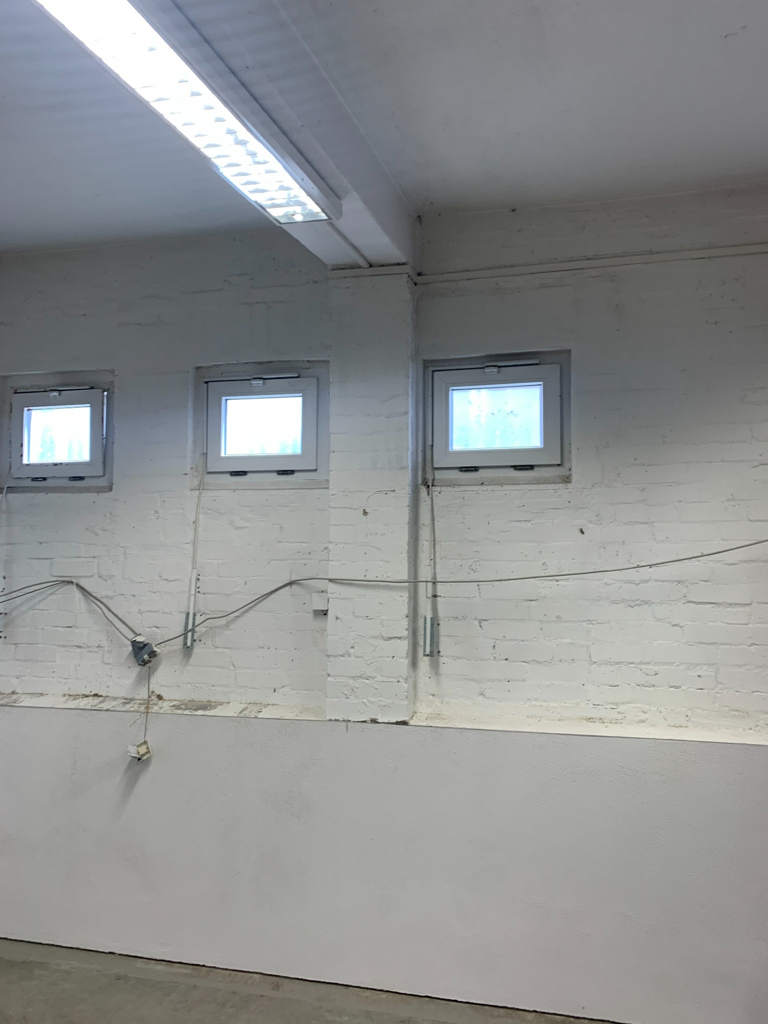 Wandflächen und Installationen vor der Überarbeitung