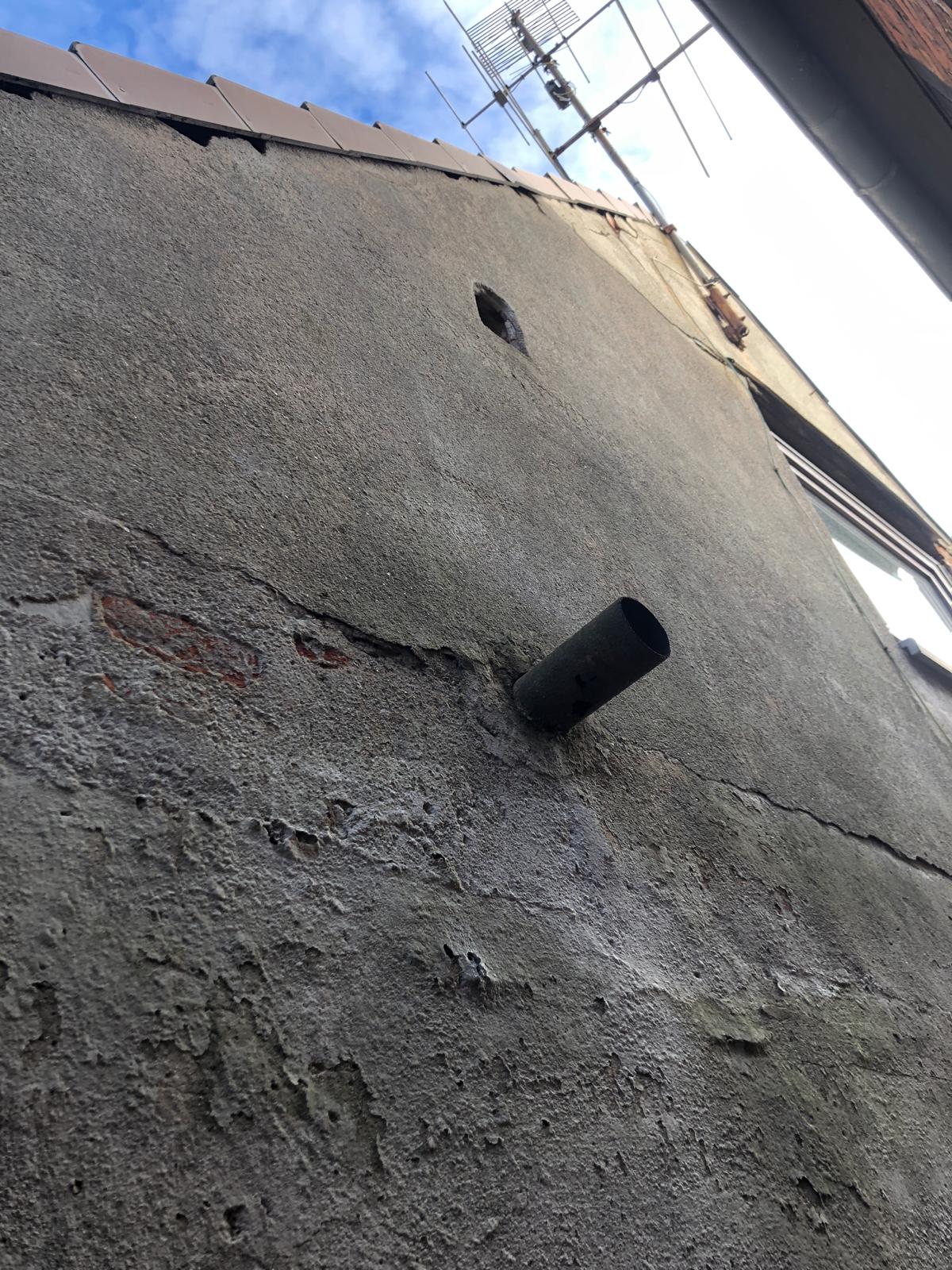 Schadhafte Putzfassade vor der Instandsetzung